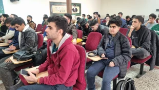 برگزاری کارگاه «مهندسی پرامپت‌، هنر گفتگو با هوش مصنوعی» در دانشکده شهید شمسی‌پور  7