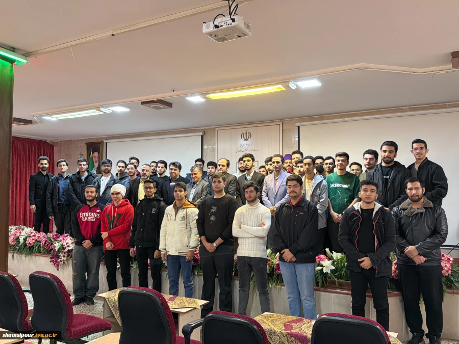 برگزاری کارگاه «مهندسی پرامپت‌، هنر گفتگو با هوش مصنوعی» در دانشکده شهید شمسی‌پور 2