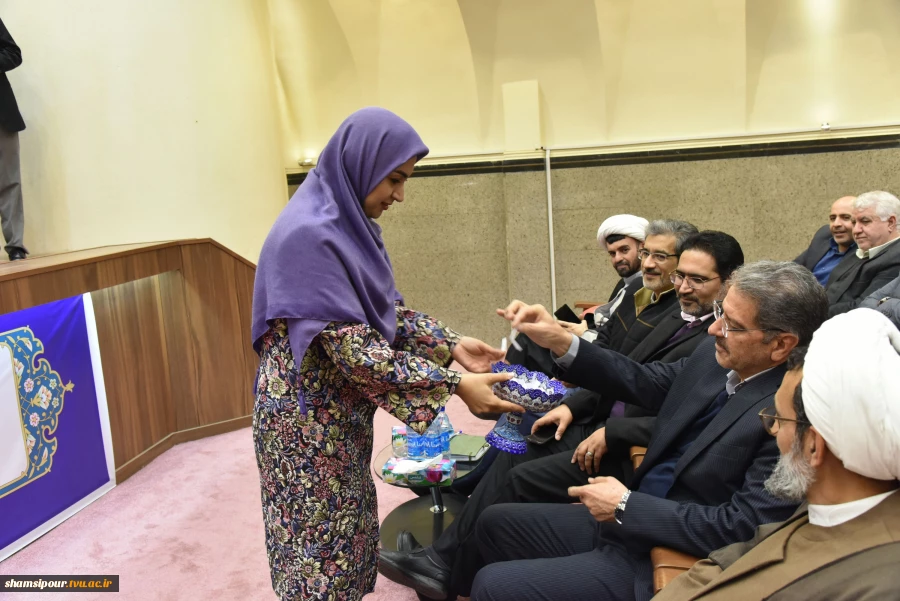 جشن میلاد حضرت فاطمه(س) و گرامیداشت مقام والای زن و روز مادر برگزار شد. 19