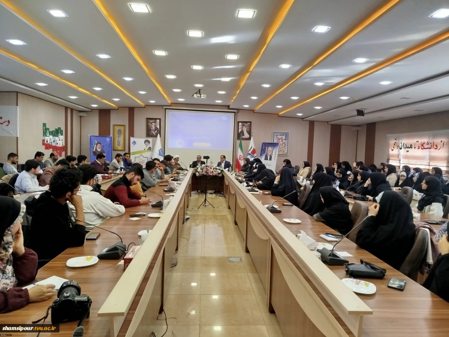 دستیار سیاسی و رسانه‌ای رئیس مجلس شورای اسلامی در گفت‌وگو با دانشجویان دانشگاه ملی ‌مهارت :
دانشجویان با ارائه پژوهش کاربردی، در اصلاح ساختار قانون‌گذاری و بودجه‌ریزی دانشگاه‌ها نقش‌آفرین باشند 2