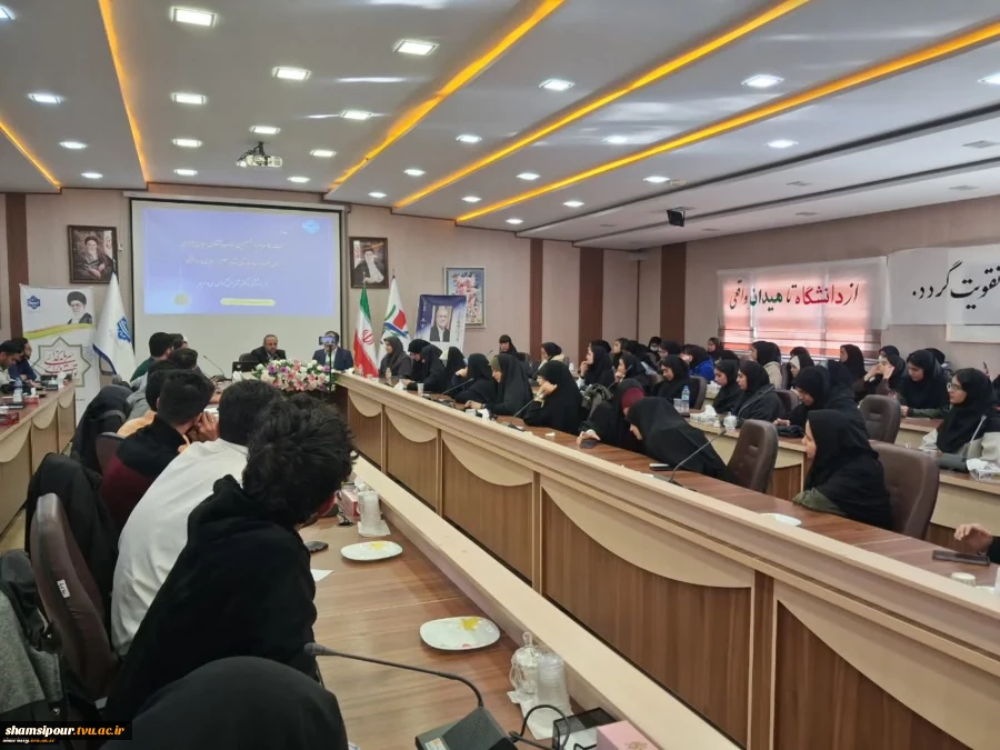 دستیار سیاسی و رسانه‌ای رئیس مجلس شورای اسلامی در گفت‌وگو با دانشجویان دانشگاه ملی ‌مهارت :
دانشجویان با ارائه پژوهش کاربردی، در اصلاح ساختار قانون‌گذاری و بودجه‌ریزی دانشگاه‌ها نقش‌آفرین باشند 2