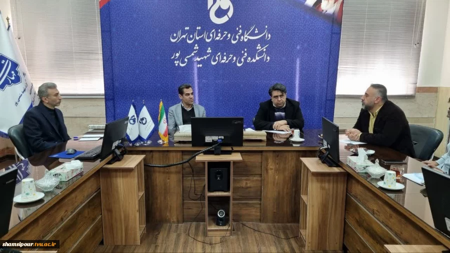 برگزاری نشست هم‌اندیشی دانشجویان انجمن علمی کامپیوتر با رئیس دانشکده شهید شمسی‌پور  3