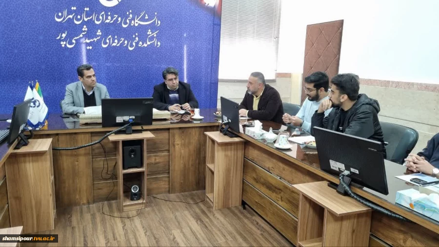 برگزاری نشست هم‌اندیشی دانشجویان انجمن علمی کامپیوتر با رئیس دانشکده شهید شمسی‌پور  4