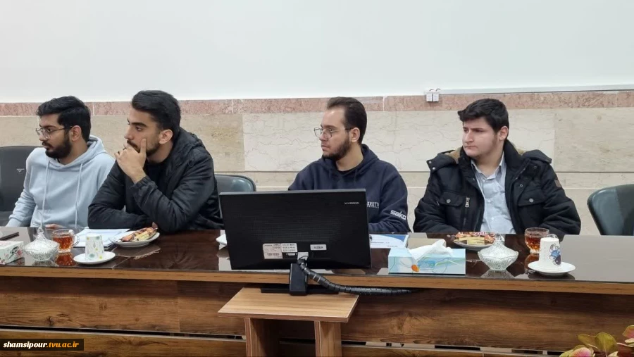 برگزاری نشست هم‌اندیشی دانشجویان انجمن علمی کامپیوتر با رئیس دانشکده شهید شمسی‌پور  5