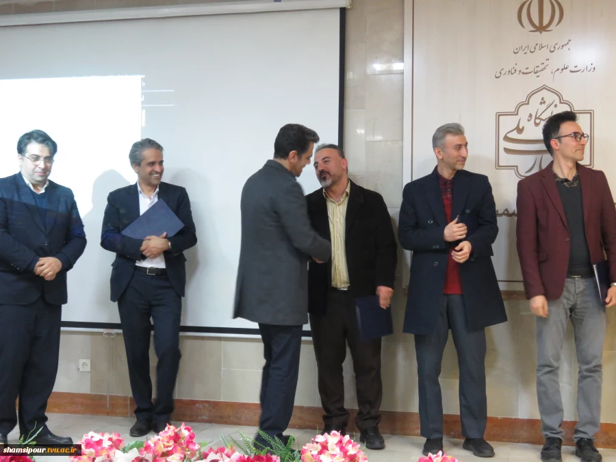 اختتامیه سومین دوره «ایده‌شو مهارت‌آفرین» با حضور رئیس دانشکده و تقدیر از داوران و ایده‌های برتر 12