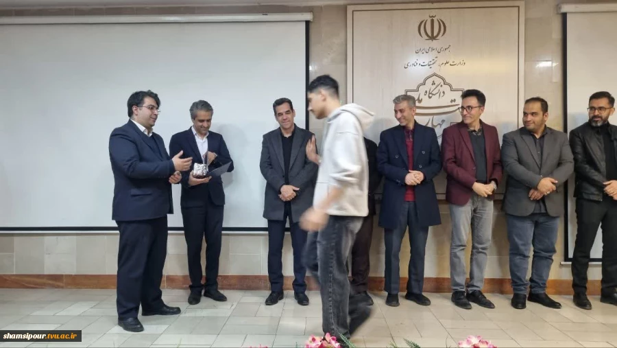 اختتامیه سومین دوره «ایده‌شو مهارت‌آفرین» با حضور رئیس دانشکده و تقدیر از داوران و ایده‌های برتر 18