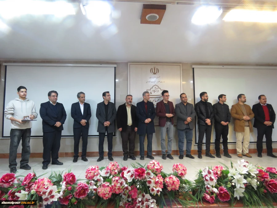 اختتامیه سومین دوره «ایده‌شو مهارت‌آفرین» با حضور رئیس دانشکده و تقدیر از داوران و ایده‌های برتر 21