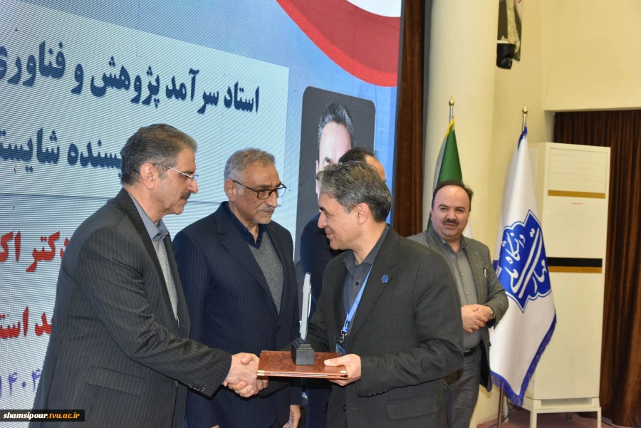 با حضور سرپرست معاونت پژوهشی وزارت علوم، تحقیقات و فناوری و رئیس دانشگاه ملی مهارت صورت گرفت؛
تجلیل از سرآمدان پژوهش و فناوری دانشگاه ملی مهارت در همایش گرامی‌داشت هفته ملی پژوهش و فناوری 6