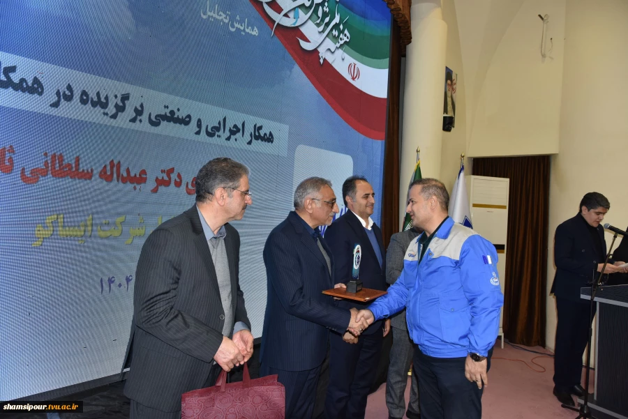 با حضور سرپرست معاونت پژوهشی وزارت علوم، تحقیقات و فناوری و رئیس دانشگاه ملی مهارت صورت گرفت؛
تجلیل از سرآمدان پژوهش و فناوری دانشگاه ملی مهارت در همایش گرامی‌داشت هفته ملی پژوهش و فناوری 18