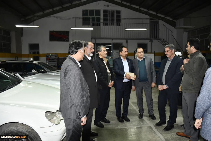 در بازدید رئیس دانشگاه ملی مهارت از مرکز رشد واحدهای فناور کردستان مطرح شد:
تجاری‌سازی ایده‌های مهارت‌محور، پیشران اشتغال‌زایی پایدار است. 3