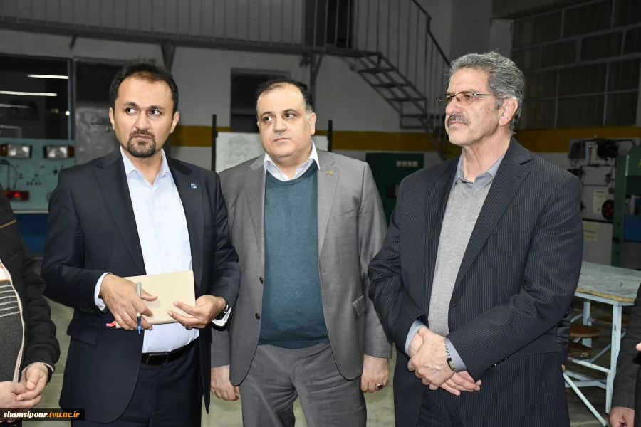 در بازدید رئیس دانشگاه ملی مهارت از مرکز رشد واحدهای فناور کردستان مطرح شد:
تجاری‌سازی ایده‌های مهارت‌محور، پیشران اشتغال‌زایی پایدار است. 4