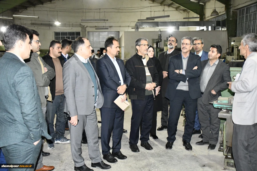 در بازدید رئیس دانشگاه ملی مهارت از مرکز رشد واحدهای فناور کردستان مطرح شد:
تجاری‌سازی ایده‌های مهارت‌محور، پیشران اشتغال‌زایی پایدار است. 6