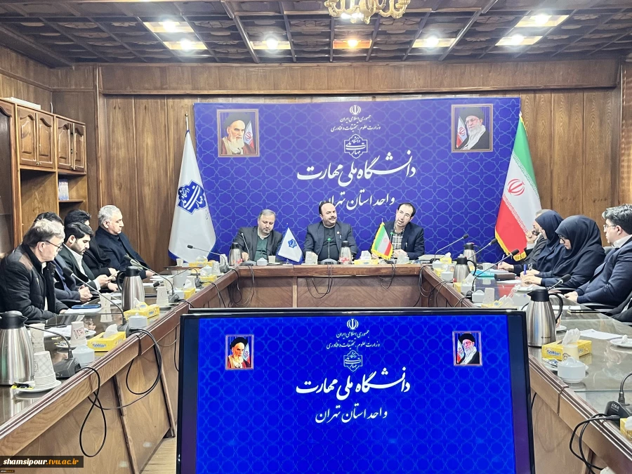 با حضور دکتر مهرداد احمدی معاون پژوهش و فناوری دانشگاه ملی مهارت؛ 
مراسم گرامی‌داشت هفته پژوهش و فناوری و تجلیل از پژوهشگران، فناوران و نوآوران دانشگاه ملی مهارت استان تهران برگزار شد 4