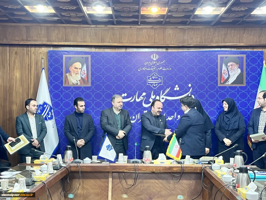 پیام تبریک رئیس دانشکده شهید شمسی پور به جناب دکتر معراج رجایی و مهندس مرتضی میخک بیرانوند از اعضای هیأت علمی دانشکده، به عنوان پژوهشگران برتر دانشگاه ملی مهارت استان تهران 5