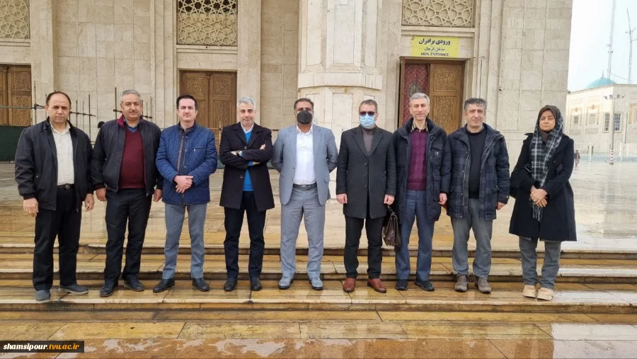 با حضور معاونان، مدیران و کارکنان دانشکده شهید شمسی پور؛
مراسم تجدید میثاق با آرمان‌های انقلاب اسلامی و تجدید عهد با مقام معظم رهبری برگزار شد. 2