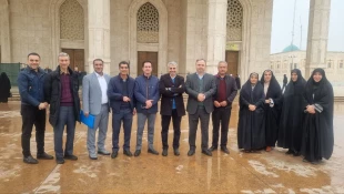 با حضور معاونان، مدیران و کارکنان دانشکده شهید شمسی پور؛
مراسم تجدید میثاق با آرمان‌های انقلاب اسلامی و تجدید عهد با مقام معظم رهبری برگزار شد. 2