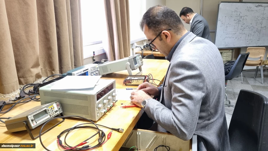 مصاحبه علمی و آزمون عملی (PE) متقاضیان جذب اعضای هیأت علمی فراخوان شهریور 1401 رشته مهندسی کامپیوتر و برق به میزبانی دانشکده شهید شمسی پور 6