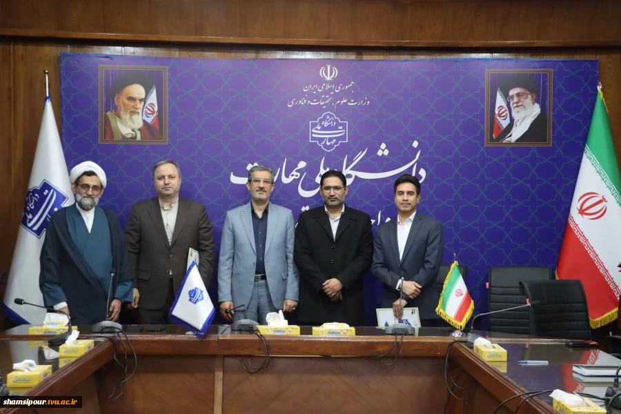 با حضور معاون آموزشی، معاون فرهنگی و دانشجویی و مسئول نهاد مقام معظم رهبری(مدظله) در دانشگاه ملی مهارت کشور؛
 مراسم تکریم و معارفه سرپرست دانشگاه ملی مهارت واحد استانی تهران و دانشکده فنی انقلاب اسلامی برگزار شد 12