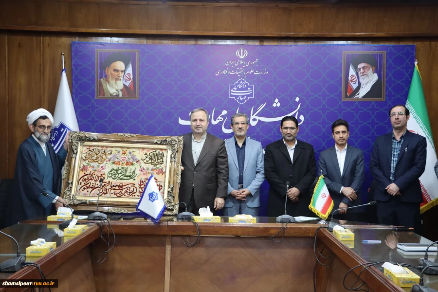 با حضور معاون آموزشی، معاون فرهنگی و دانشجویی و مسئول نهاد مقام معظم رهبری(مدظله) در دانشگاه ملی مهارت کشور؛
 مراسم تکریم و معارفه سرپرست دانشگاه ملی مهارت واحد استانی تهران و دانشکده فنی انقلاب اسلامی برگزار شد 13