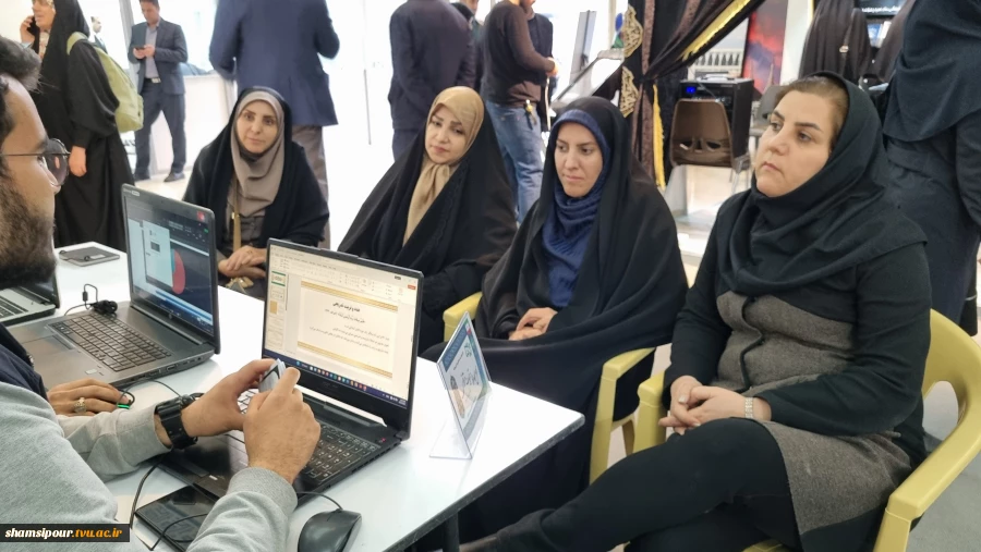 حضور فعال دانشکده شهید شمسی‌پور دراولین روز بازگشایی سی و‌ سومین نمایشگاه بین المللی قرآن کریم 10
