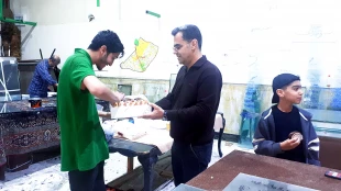 بازدید مهندس هوشیاری به همراه معاون دانشجویی و فرهنگی از کارگاه شیشه بری دانشجویان جهادگر دانشکده شهید شمسی پو 5
