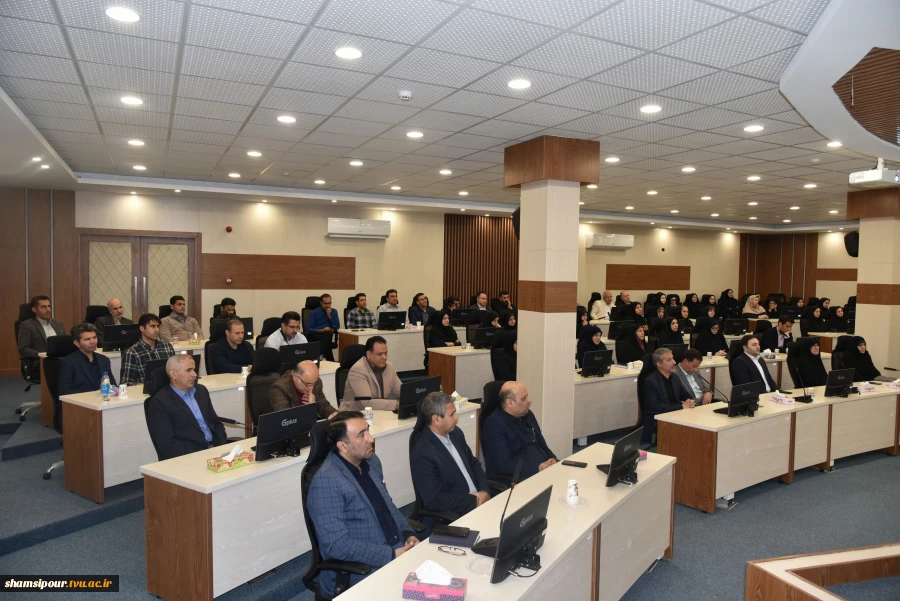 نشست رئیس و هیئت رئیسه دانشگاه با کارکنان سازمان مرکزی به مناسبت سال نو 10