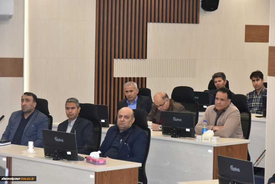 نشست رئیس و هیئت رئیسه دانشگاه با کارکنان سازمان مرکزی به مناسبت سال نو 11