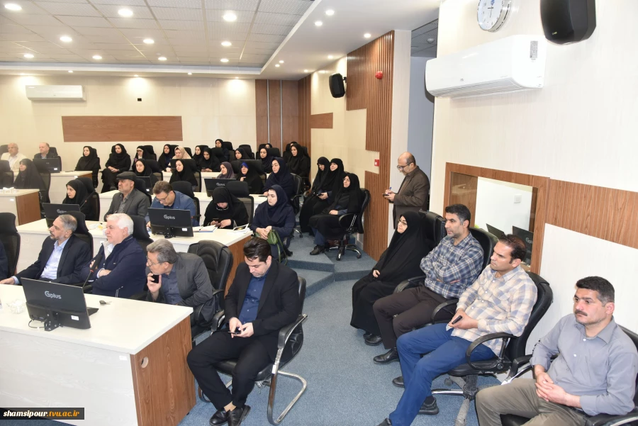 نشست رئیس و هیئت رئیسه دانشگاه با کارکنان سازمان مرکزی به مناسبت سال نو 14