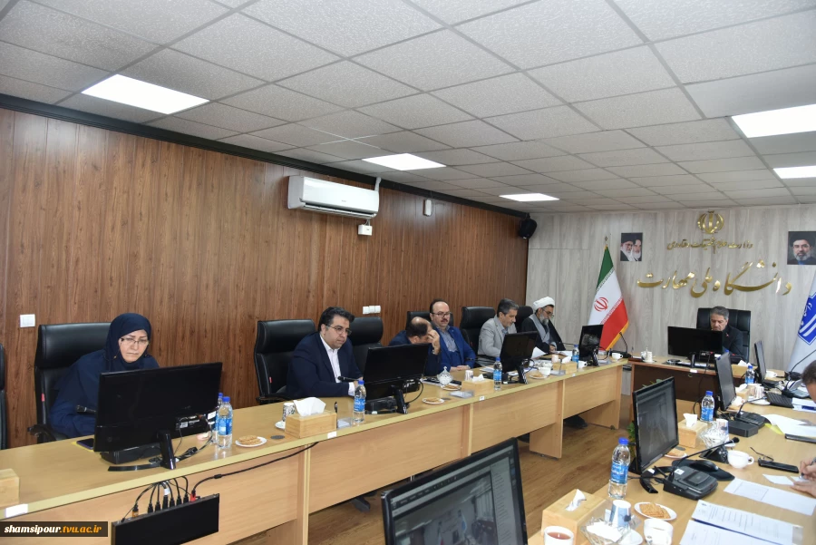 رئیس دانشگاه ملی مهارت در هفتمین جلسه شورای دانشگاه:
نیاز امروز دانشگاه، بهره مندی از مدیرانی با نگاه علمی، آموزشی و پژوهشی است / ما دانشگاهیان باید در راستای حفظ و تقویت سرمایه اجتماعی بوجود آمده طی مدت جنگ تلاش کنیم. 4