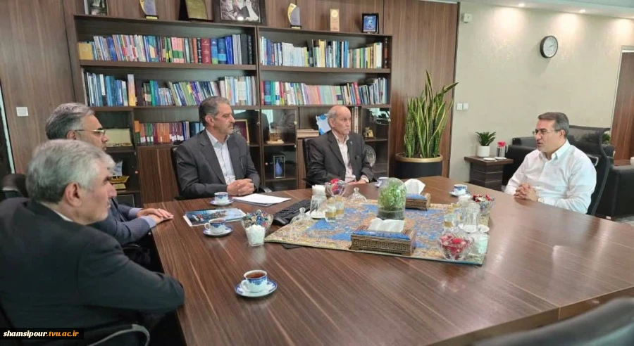 به منظور پیگیری نامه رؤسای سه دانشگاه پهنه گستر کشور، با موضوع افزایش حقوق کارمندان دانشگاه‌ها صورت گرفت؛
دیدار روسای دانشگاه ملی مهارت، پیام نور و علمی کاربردی با معاون رئیس جمهور و رئیس سازمان اداری و استخدامی کشور 2