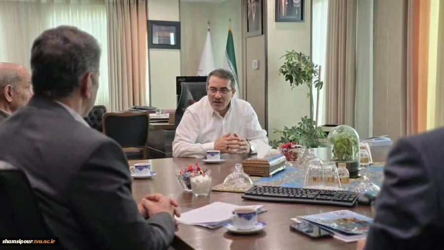 به منظور پیگیری نامه رؤسای سه دانشگاه پهنه گستر کشور، با موضوع افزایش حقوق کارمندان دانشگاه‌ها صورت گرفت؛
دیدار روسای دانشگاه ملی مهارت، پیام نور و علمی کاربردی با معاون رئیس جمهور و رئیس سازمان اداری و استخدامی کشور 3