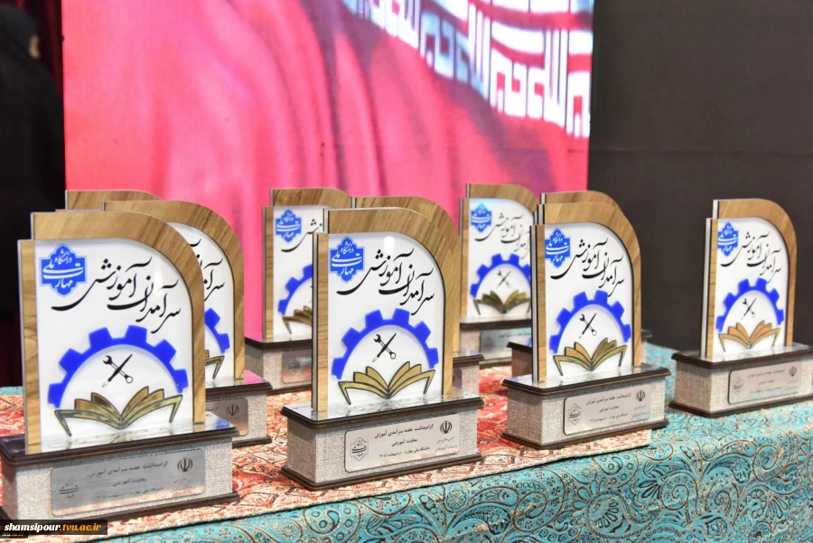 رئیس دانشگاه ملی مهارت در جشنواره سرآمدی آموزش استان تهران:
دانشگاه ملی مهارت می تواند معمار دانشگاه‌های مهارتی کشور باشد و اصولی مثل تعیین استاندارد، تربیت مربی و تضمین کیفیت را راهبری نماید/ استاد سرآمد کسی است که دانش را به مهارت تبدیل کند. 48