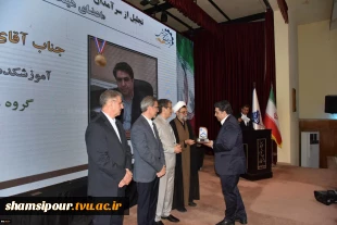 رئیس دانشگاه ملی مهارت در جشنواره سرآمدی آموزش استان تهران:
دانشگاه ملی مهارت می تواند معمار دانشگاه‌های مهارتی کشور باشد و اصولی مثل تعیین استاندارد، تربیت مربی و تضمین کیفیت را راهبری نماید/ استاد سرآمد کسی است که دانش را به مهارت تبدیل کند. 52