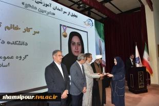 رئیس دانشگاه ملی مهارت در جشنواره سرآمدی آموزش استان تهران:
دانشگاه ملی مهارت می تواند معمار دانشگاه‌های مهارتی کشور باشد و اصولی مثل تعیین استاندارد، تربیت مربی و تضمین کیفیت را راهبری نماید/ استاد سرآمد کسی است که دانش را به مهارت تبدیل کند. 53