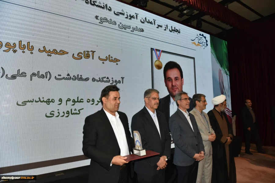 رئیس دانشگاه ملی مهارت در جشنواره سرآمدی آموزش استان تهران:
دانشگاه ملی مهارت می تواند معمار دانشگاه‌های مهارتی کشور باشد و اصولی مثل تعیین استاندارد، تربیت مربی و تضمین کیفیت را راهبری نماید/ استاد سرآمد کسی است که دانش را به مهارت تبدیل کند. 54