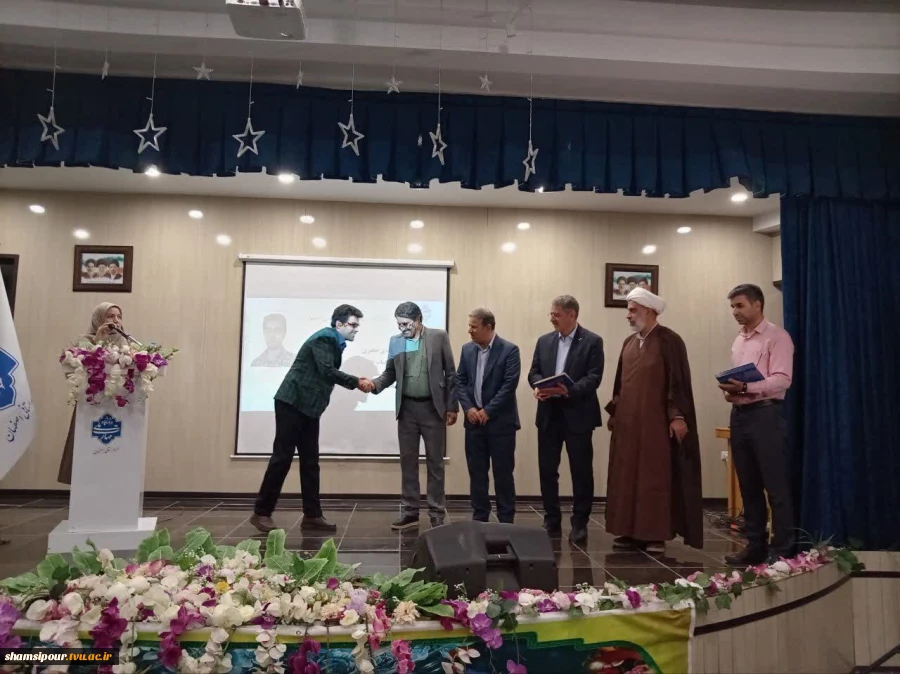 رئیس دانشگاه ملی مهارت در آیین تجلیل از سرآمدان آموزشی دانشگاه ملی مهارت واحد استانی اصفهان:
تدوین مسیرهای آموزشی مبتنی بر چارچوب‌های ملی و بین‌المللی صلاحیت حرفه‌ای و همچنین سند آمایش رشته‌های مهارتی در دستور کار دانشگاه قرار دارد. 7
