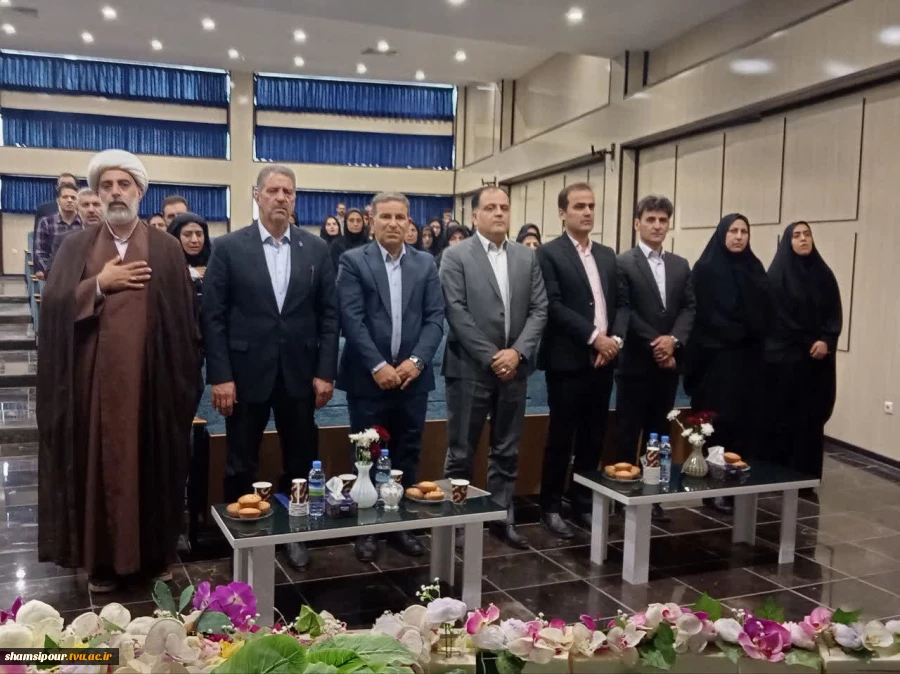 رئیس دانشگاه ملی مهارت در آیین تجلیل از سرآمدان آموزشی دانشگاه ملی مهارت واحد استانی اصفهان:
تدوین مسیرهای آموزشی مبتنی بر چارچوب‌های ملی و بین‌المللی صلاحیت حرفه‌ای و همچنین سند آمایش رشته‌های مهارتی در دستور کار دانشگاه قرار دارد. 12