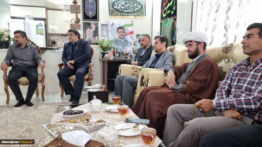 دیدار رئیس دانشکده شهید شمسی‌پور در جمع خانواده  دانشجوی شهید مهدی حسینی؛ 
  روایت ایثار و پایداری 3