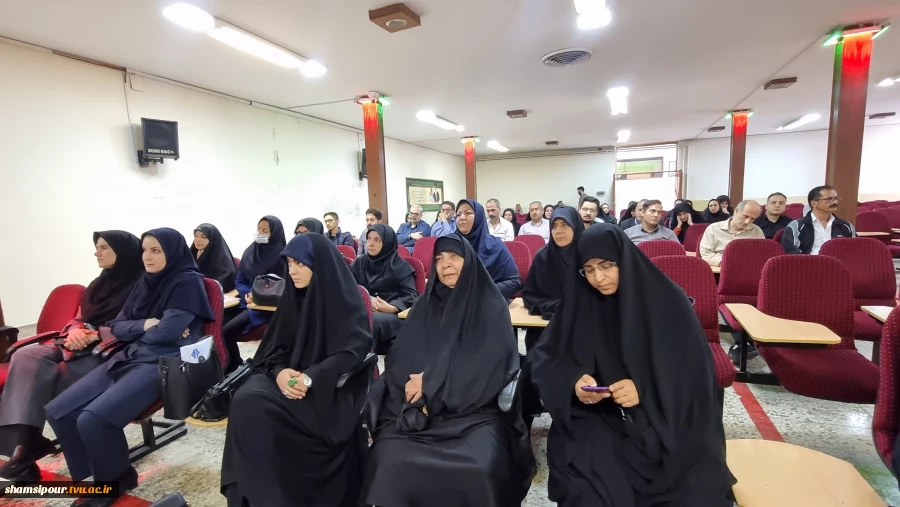 آیین تجدید میثاق با خانواده‌های شهدای والا مقام جنگ رمضان به مناسبت  بزرگداشت روز شهدای خدمت در دانشکده شهید شمسی پور 11