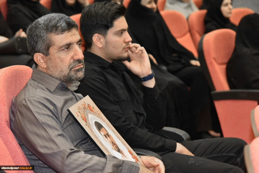 در یادواره شهدای خانواده بزرگ دانشگاه ملی مهارت در جنگ رمضان تأکید شد؛
لزوم بازخوانی سیره شهدا و ثبت میراث ماندگار دفاع مقدس در دانشگاه‌ها 10