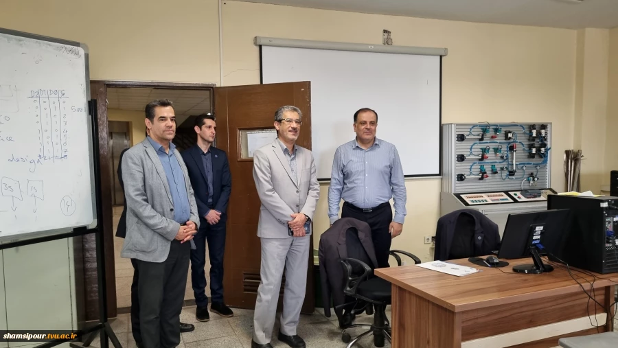 بازدید معاون آموزشی دانشگاه ملی مهارت از دانشکده شهید شمسی پور؛
   تأکید بر  ارتقای کیفیت آموزش ، توسعه زیر ساخت ها و بهبود شرایط آموزشی دانشجویان 2