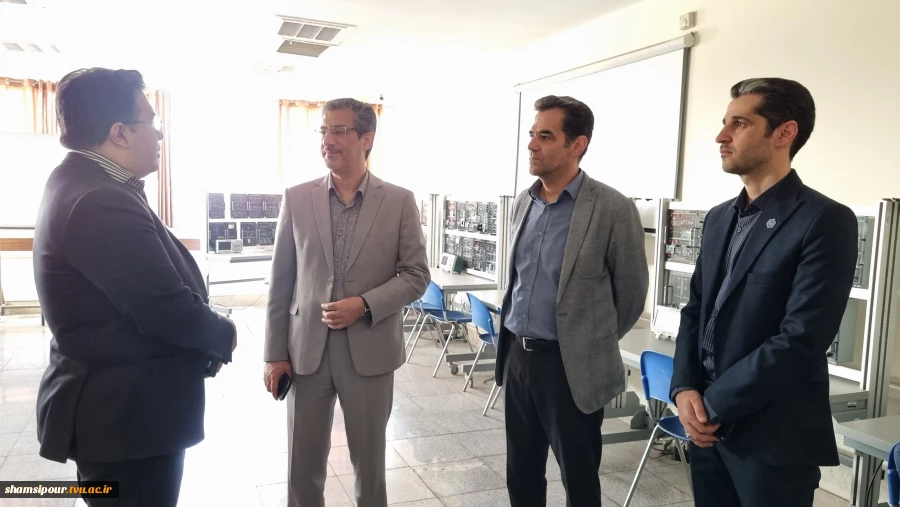 بازدید معاون آموزشی دانشگاه ملی مهارت از دانشکده شهید شمسی پور؛
   تأکید بر  ارتقای کیفیت آموزش ، توسعه زیر ساخت ها و بهبود شرایط آموزشی دانشجویان 3