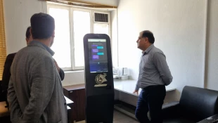 بازدید مدیرکل حوزه ریاست، روابط عمومی و هماهنگی امور مجلس و استان‌ها از روند برگزاری آزمون جذب هیأت علمی و ظرفیت‌های پژوهشی دانشکده شهید شمسی‌پور 5