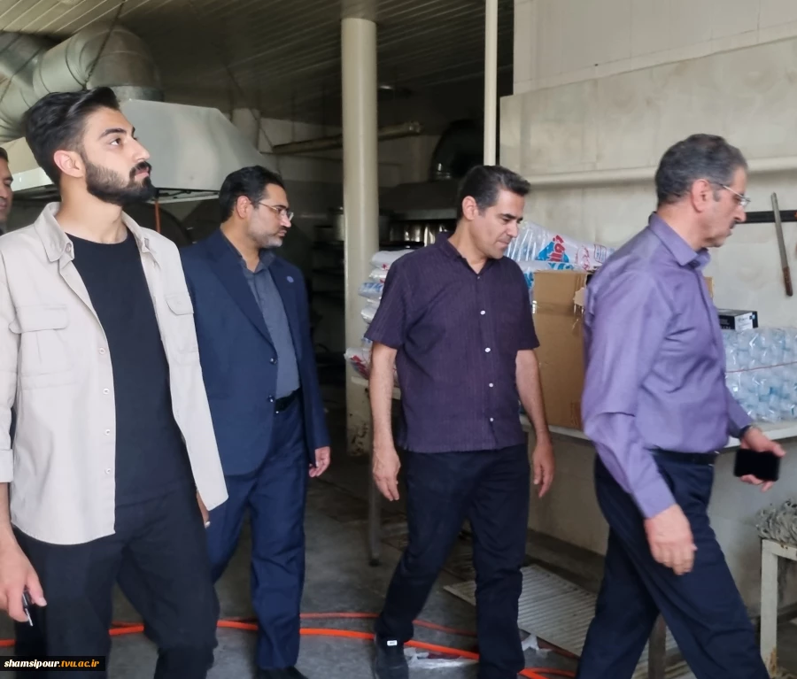 در آستانه برگزاری مراسم باشکوه وداع و تشییع پیکر مطهر رهبر معظم انقلاب،
 دکتر زمانی از روند آماده‌سازی موکب و محل اسکان زائران در دانشکده شهید شمسی‌پور بازدید کرد.
 10