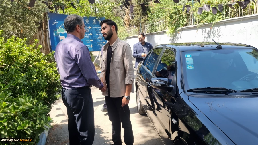 در آستانه برگزاری مراسم باشکوه وداع و تشییع پیکر مطهر رهبر معظم انقلاب،
دکتر زمانی از روند آماده‌سازی موکب و محل اسکان زائران در دانشکده شهید شمسی‌پور بازدید کرد.
 11