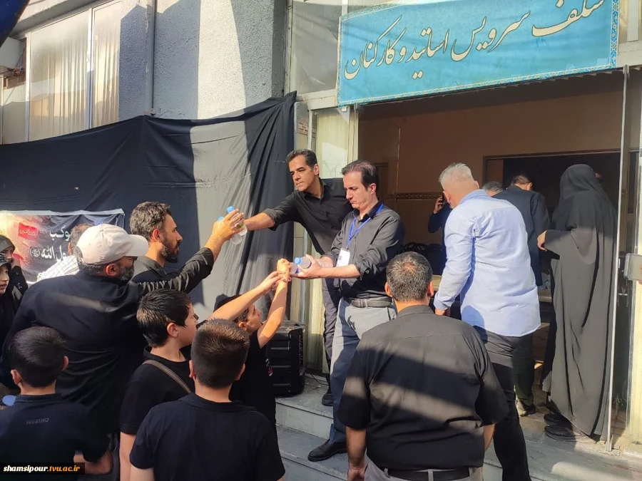 برپایی موکب خدمت‌رسانی دانشگاهیان دانشگاه ملی مهارت در مسیر وداع با رهبر شهید 12