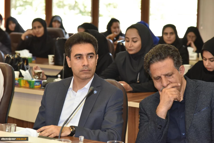 با هدف تعالی معرفتی، ارتقای مهارتی و با مشارکت ۸ استان؛
آغاز به کار دوره سراسری توانمندسازی و دانش‌افزایی اعضای هیئت‌علمی دانشگاه ملی مهارت 13