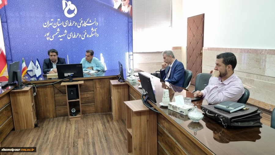 برگزاری جلسه داوری مرکز رشد دانشکده شهید شمسی‌پور با بررسی یک طرح فناورانه 6