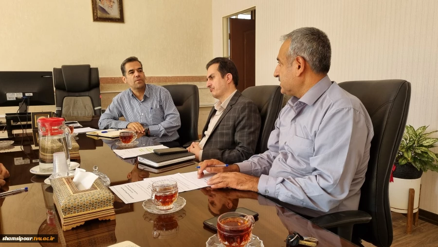 نهمین جلسه شورای معاونین دانشکده شهید شمسی‌پور؛
با هدف تأکید بر هماهنگی و حرکت در مسیر اهداف دانشکده  3
