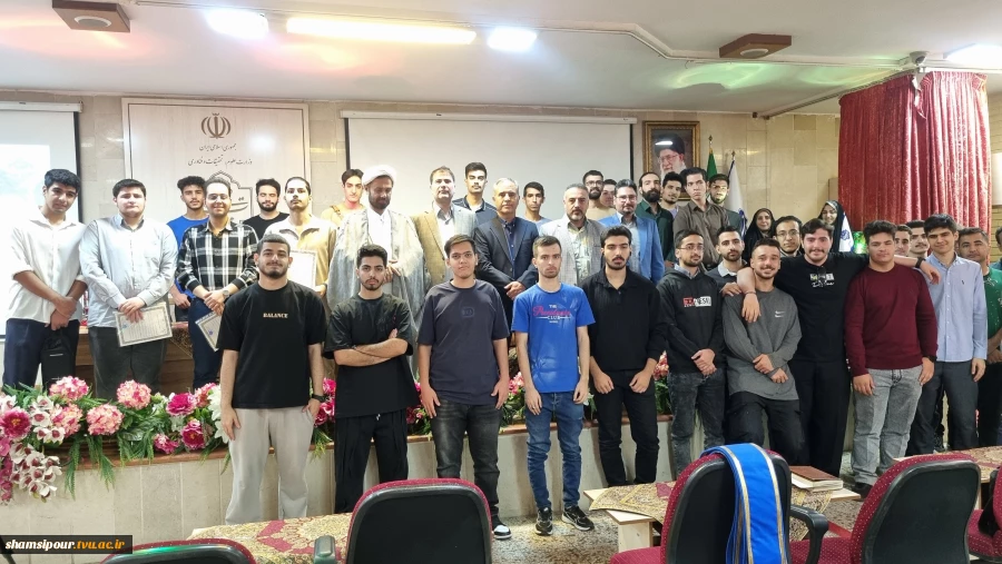 بزرگداشت حافظ شیرازی در دانشکده شهید شمسی‌پور 
از واکاوی اندیشه و غزلیات حافظ تا پیوند شعر و موسیقی ایرانی در محفل فرهنگی دانشکده  10
